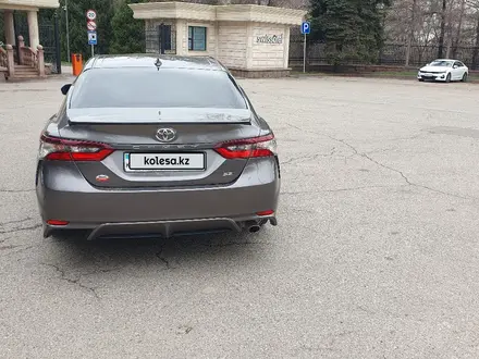 Toyota Camry 2021 года за 15 200 000 тг. в Алматы – фото 11