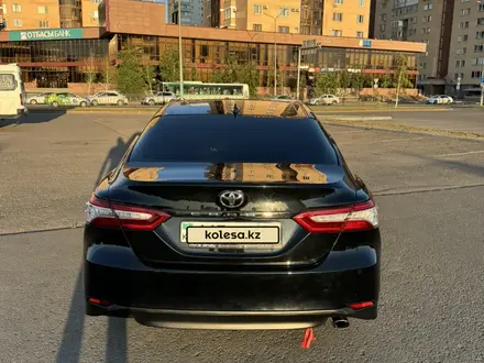 Toyota Camry 2018 года за 15 500 000 тг. в Астана – фото 4