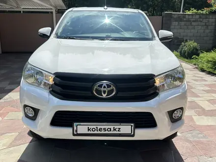 Toyota Hilux 2018 года за 13 500 000 тг. в Алматы – фото 2