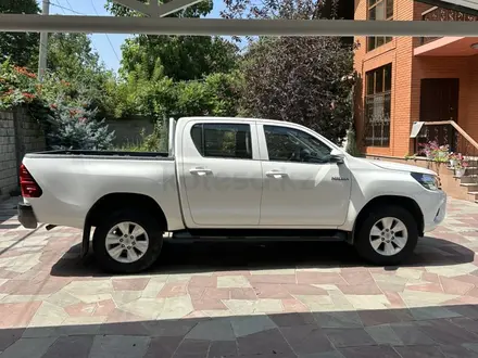 Toyota Hilux 2018 года за 13 500 000 тг. в Алматы – фото 4