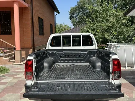 Toyota Hilux 2018 года за 13 500 000 тг. в Алматы – фото 6