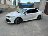 Toyota Camry 2021 года за 20 500 000 тг. в Шымкент – фото 4