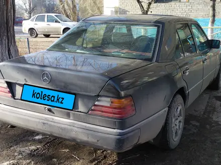 Mercedes-Benz E 200 1992 года за 1 300 000 тг. в Семей – фото 3