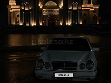 Mercedes-Benz E 230 1996 года за 3 000 000 тг. в Алматы