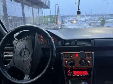 Mercedes-Benz E 220 1994 года за 3 000 000 тг. в Турара Рыскулова – фото 4