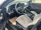 Hyundai Elantra 2022 года за 6 800 000 тг. в Атырау – фото 5