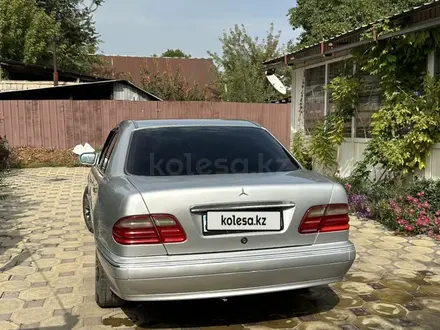 Mercedes-Benz E 320 2000 года за 4 500 000 тг. в Алматы – фото 2