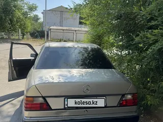 Mercedes-Benz E 230