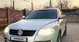 Volkswagen Touareg 2005 года за 5 800 000 тг. в Алматы – фото 4