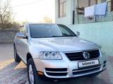 Volkswagen Touareg 2005 годаүшін5 800 000 тг. в Алматы