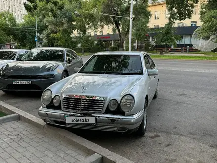 Mercedes-Benz E 280 1997 года за 2 800 000 тг. в Алматы – фото 3