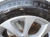 Комплект шин с дисками на х5, или х6 за 450 000 тг. в Алматы – фото 2