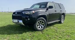 Toyota 4Runner 2018 года за 20 500 000 тг. в Уральск – фото 2