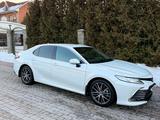 Toyota Camry 2021 года за 18 000 000 тг. в Алматы