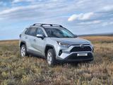 Toyota RAV4 2019 годаfor13 800 000 тг. в Актобе