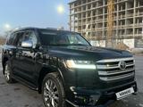 Toyota Land Cruiser 2022 года за 47 000 000 тг. в Астана – фото 2