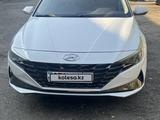 Hyundai Elantra 2022 года за 10 700 000 тг. в Алматы – фото 2