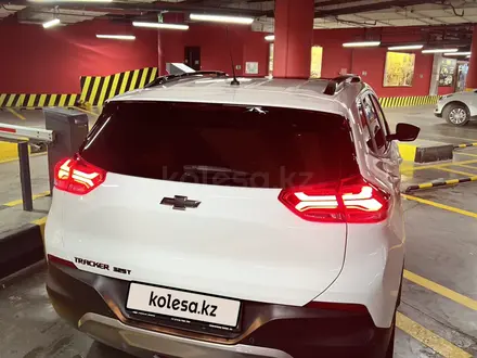 Chevrolet Tracker 2022 года за 7 150 000 тг. в Астана – фото 2