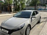 Hyundai Elantra 2023 года за 10 390 000 тг. в Алматы – фото 2