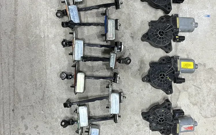 Ограничитель двери, моторчики стеклоподёмника на Hyunda Tucson 15-21г за 10 000 тг. в Алматы