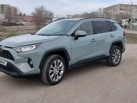 Toyota RAV4 2021 года за 16 900 000 тг. в Усть-Каменогорск – фото 2