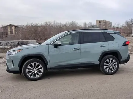 Toyota RAV4 2021 года за 16 900 000 тг. в Усть-Каменогорск – фото 3