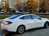 Hyundai Sonata 2023 года за 14 500 000 тг. в Актобе – фото 2