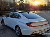 Hyundai Sonata 2023 года за 14 500 000 тг. в Актобе – фото 3