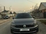 Volkswagen Tiguan 2021 года за 13 800 000 тг. в Алматы