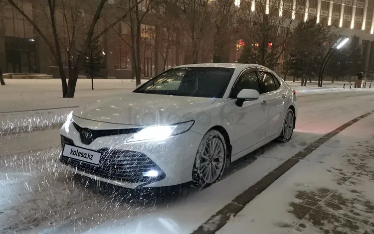 Toyota Camry 2018 годаfor13 500 000 тг. в Астана