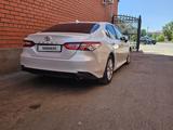 Toyota Camry 2021 годаүшін15 400 000 тг. в Уральск – фото 2