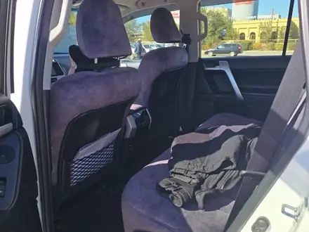 Toyota Land Cruiser Prado 2017 года за 23 500 000 тг. в Актобе – фото 11