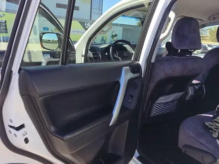 Toyota Land Cruiser Prado 2017 года за 23 500 000 тг. в Актобе – фото 12