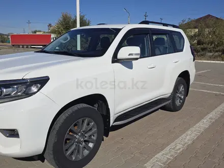 Toyota Land Cruiser Prado 2017 года за 23 500 000 тг. в Актобе – фото 3