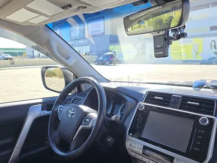 Toyota Land Cruiser Prado 2017 года за 23 500 000 тг. в Актобе – фото 21