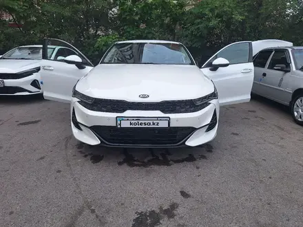 Kia K5 2021 года за 9 300 000 тг. в Алматы – фото 18