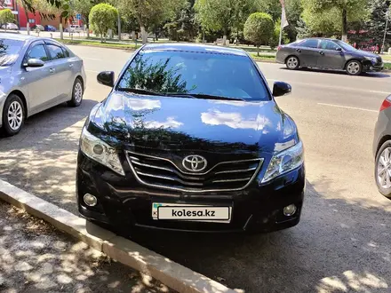 Toyota Camry 2010 года за 7 700 000 тг. в Актобе – фото 4