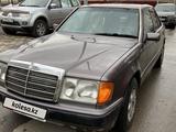 Mercedes-Benz E 220 1992 года за 1 900 000 тг. в Караганда