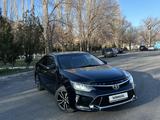 Toyota Camry 2018 года за 11 900 000 тг. в Тараз – фото 2