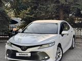 Toyota Camry 2018 года за 11 250 000 тг. в Алматы