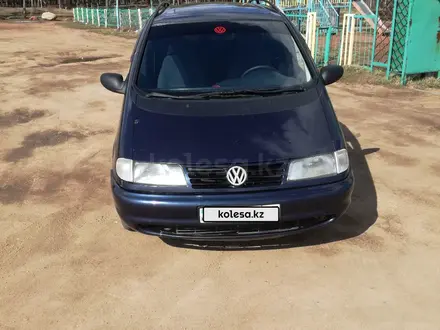 Volkswagen Sharan 1997 года за 2 500 000 тг. в Кокшетау – фото 2