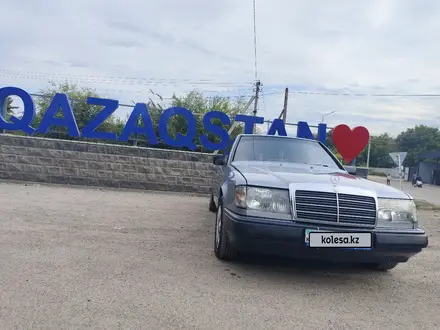 Mercedes-Benz E 220 1988 года за 2 200 000 тг. в Алматы – фото 15