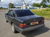 Mercedes-Benz E 200 1992 года за 1 400 000 тг. в Петропавловск – фото 2