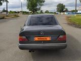 Mercedes-Benz E 200 1992 года за 1 400 000 тг. в Петропавловск – фото 4