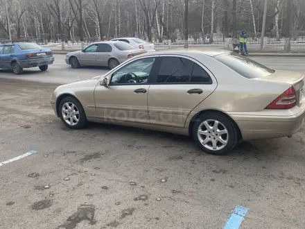 Mercedes-Benz C 200 2001 года за 3 900 000 тг. в Астана – фото 3