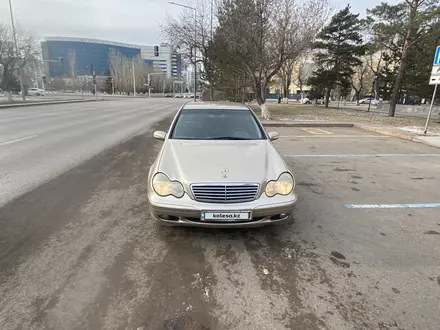 Mercedes-Benz C 200 2001 года за 3 900 000 тг. в Астана