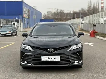 Toyota Camry 2021 года за 17 000 000 тг. в Алматы – фото 2