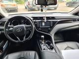 Toyota Camry 2018 года за 14 000 000 тг. в Петропавловск – фото 2
