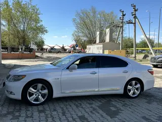 Lexus LS 460