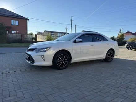Toyota Camry 2018 года за 11 700 000 тг. в Уральск – фото 3
